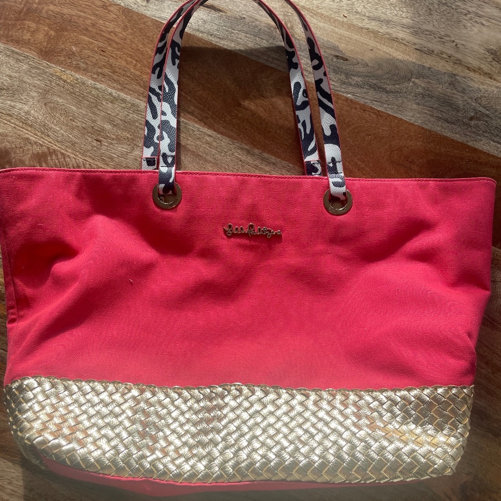 Lilly Pulitzer island tote in island coral